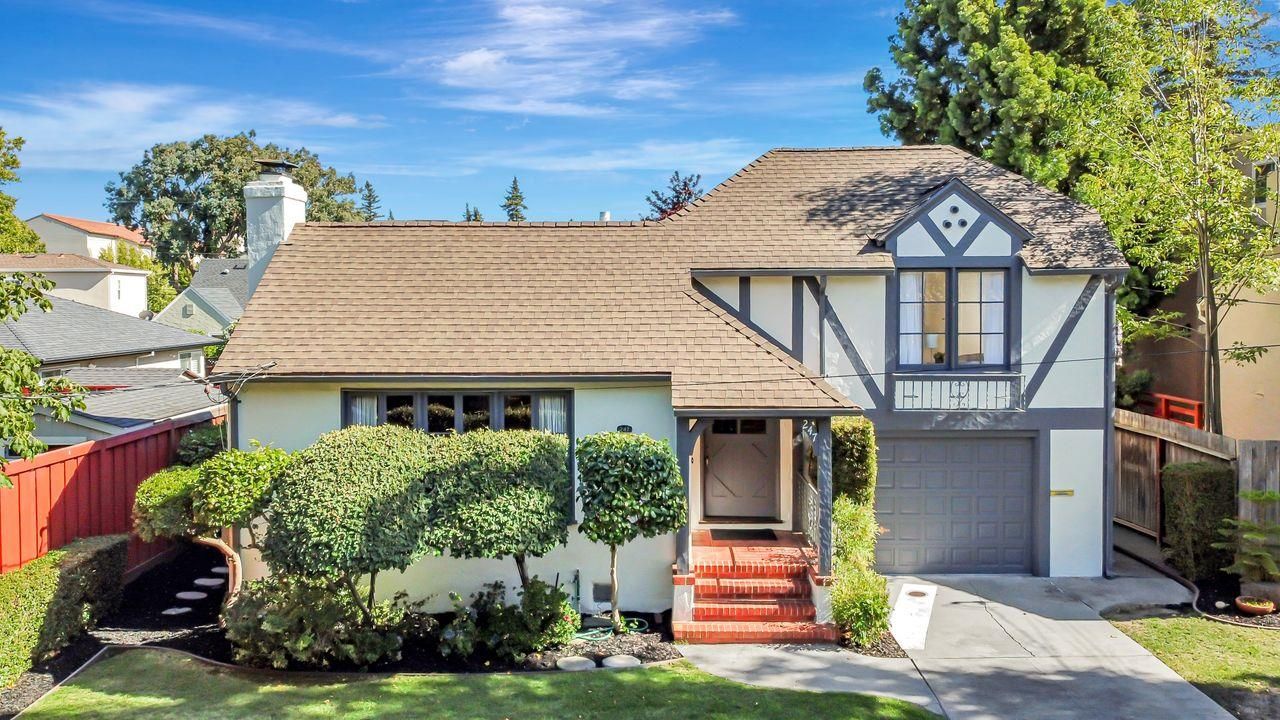 Exterior, Facade, Tudor Revival