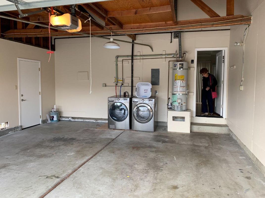 Interior, Washer, Wooden Beams