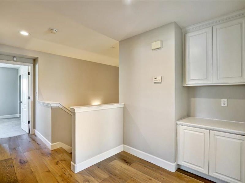 Interior, Recessed Lighting, Washer, Wood Texture Flooring