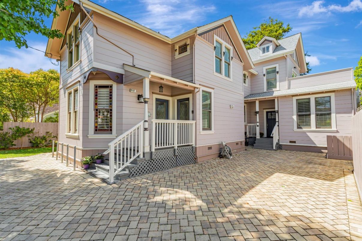 Exterior, Facade, Queen Anne Victorian