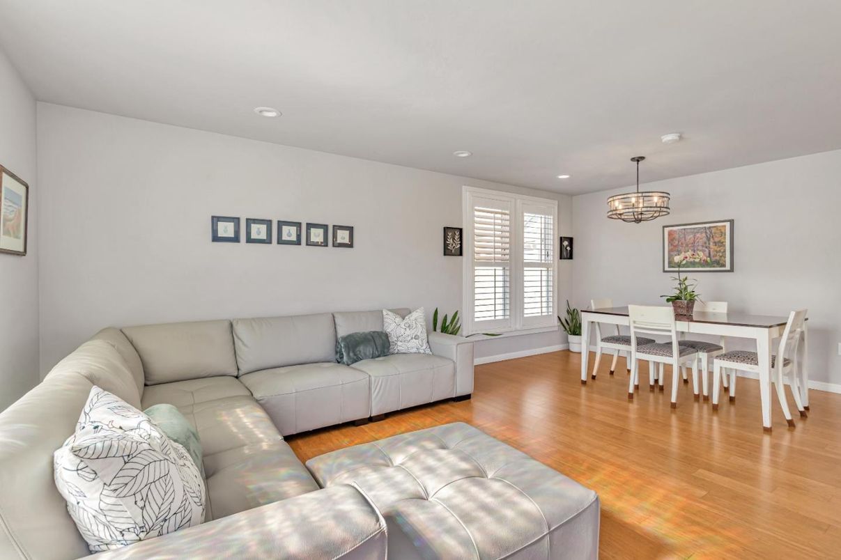 Chandelier, Dining room, Interior, Living room, Recessed Lighting, Wood Texture Flooring