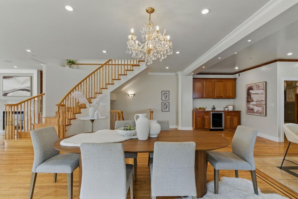 Chandelier, Dining room, Interior, Recessed Lighting, Wood Texture Flooring