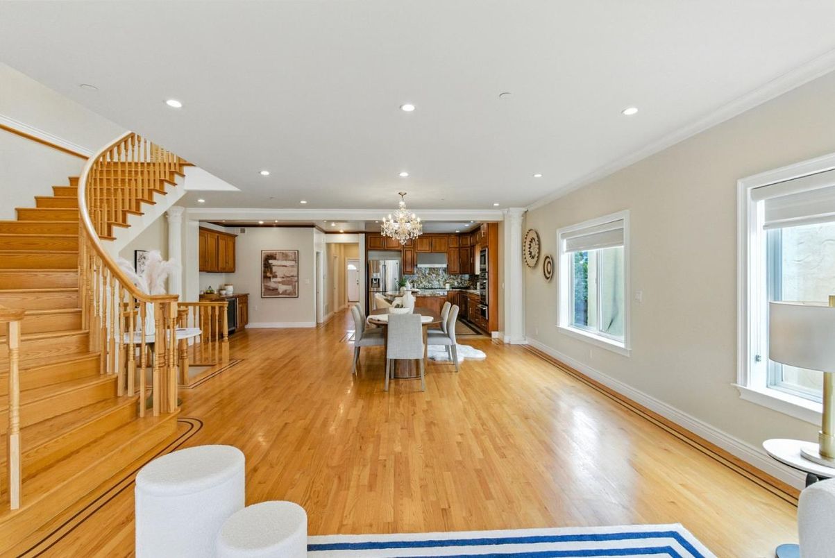 Chandelier, Dining room, Interior, Recessed Lighting, Wood Texture Flooring
