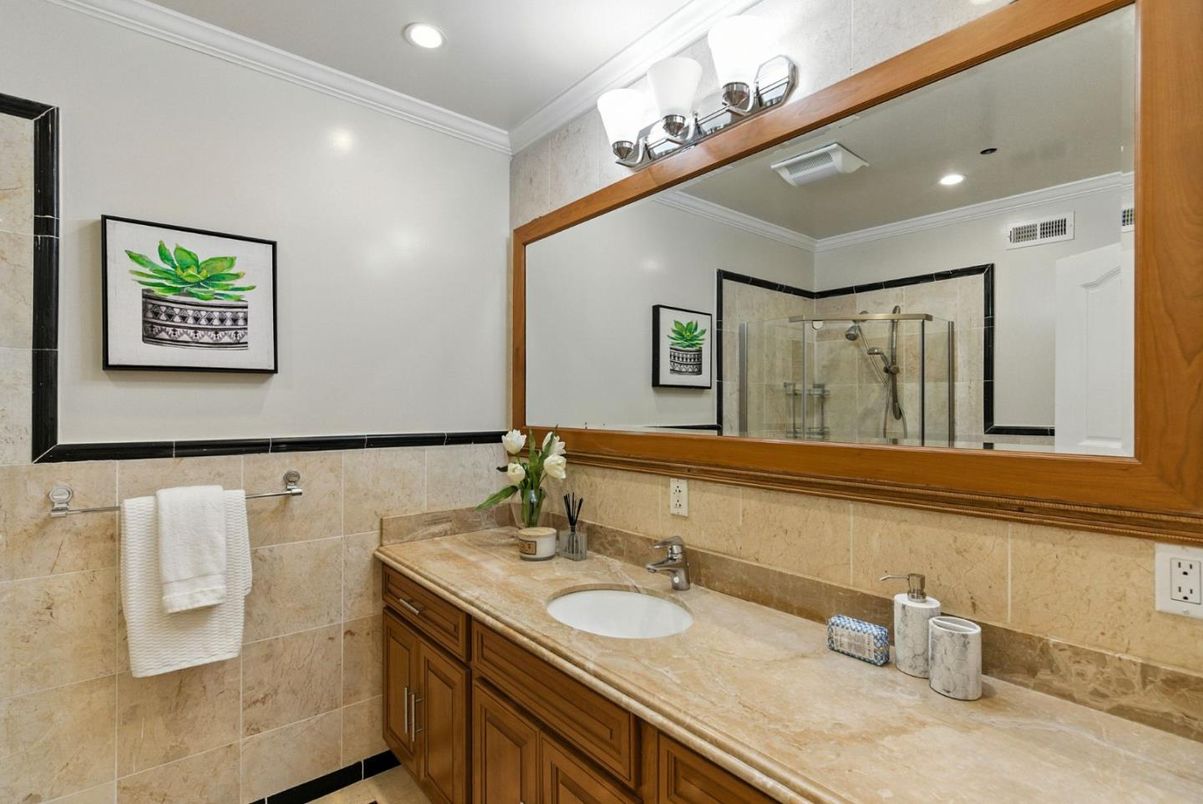 Bathroom, Interior, Recessed Lighting