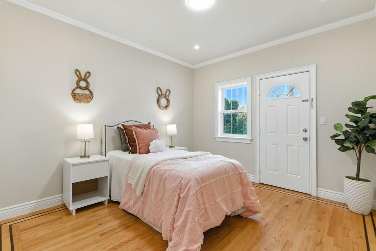 Bedroom, Interior, Recessed Lighting, Wood Texture Flooring