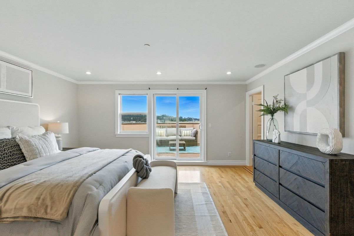 Bedroom, Interior, Recessed Lighting, Water, Wood Texture Flooring