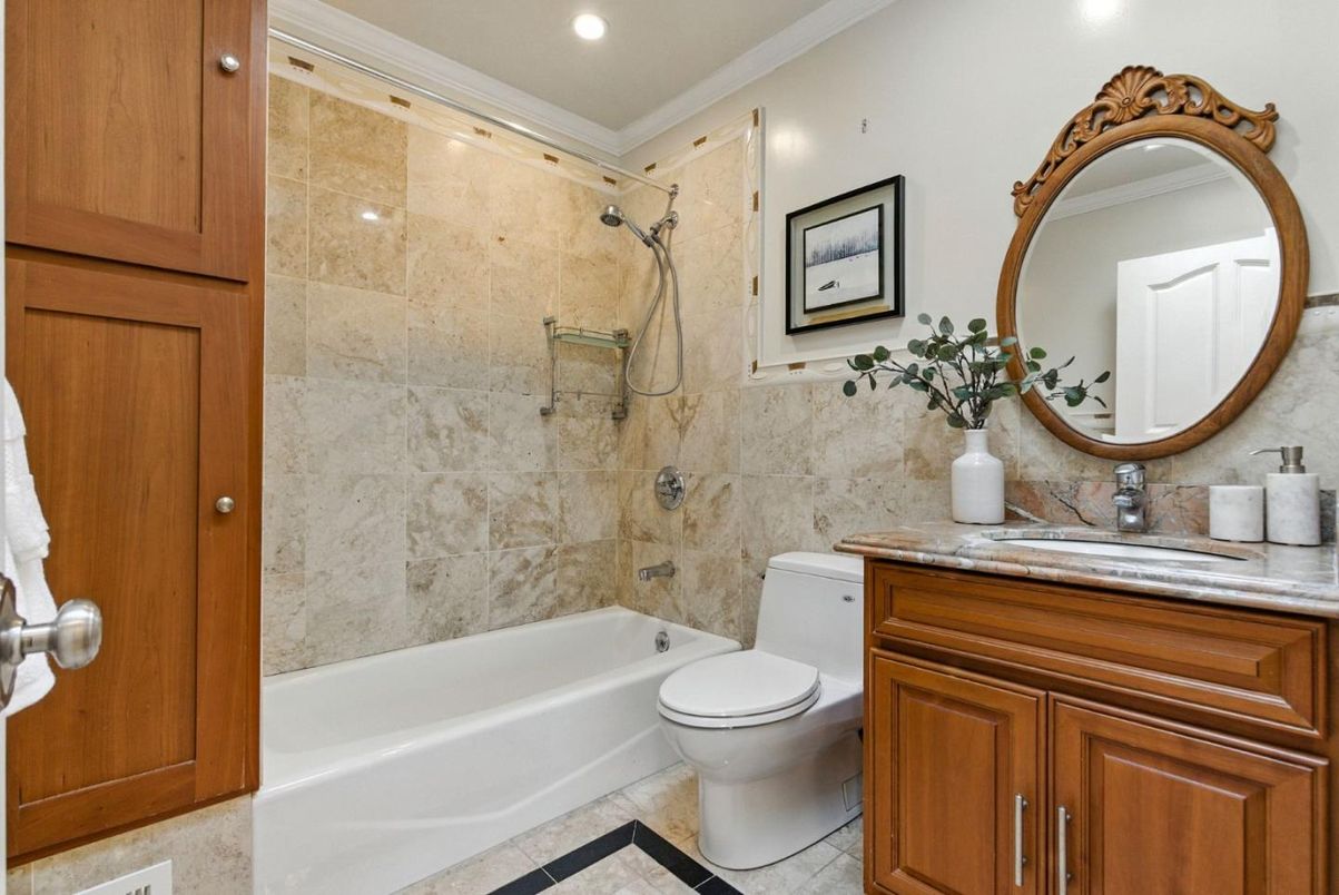 Bathroom, Interior, Recessed Lighting
