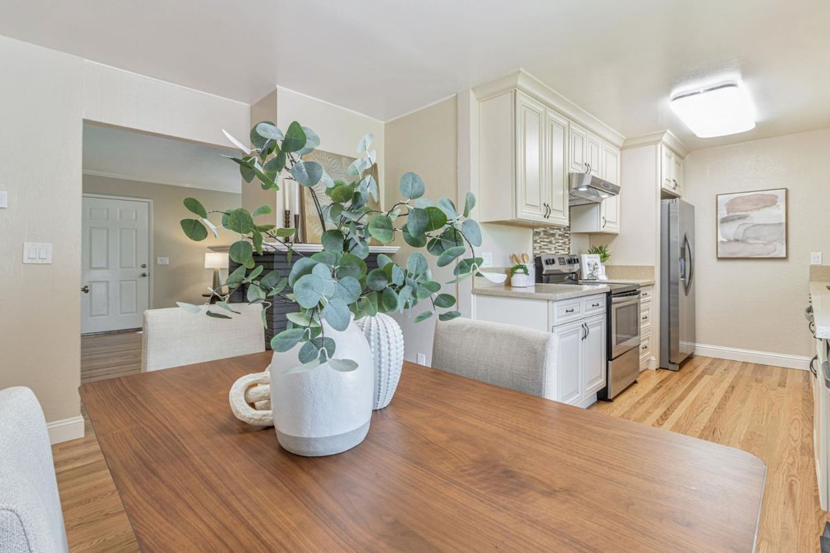 Dining room, Interior, Kitchen, Stainless Steel Appliances, Wood Texture Flooring