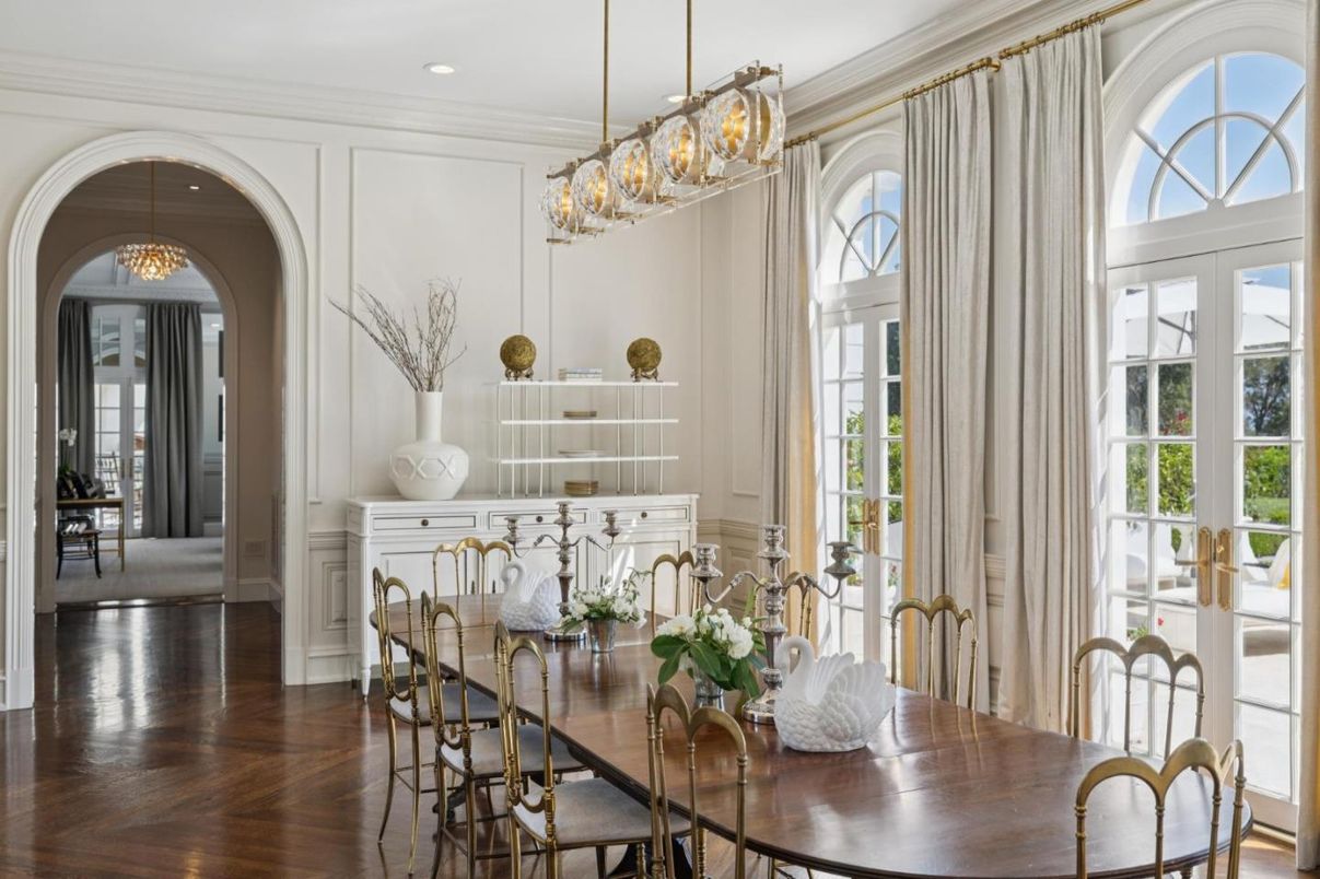 Chandelier, Dining room, Interior, Pendant Lights, Recessed Lighting, Wood Texture Flooring
