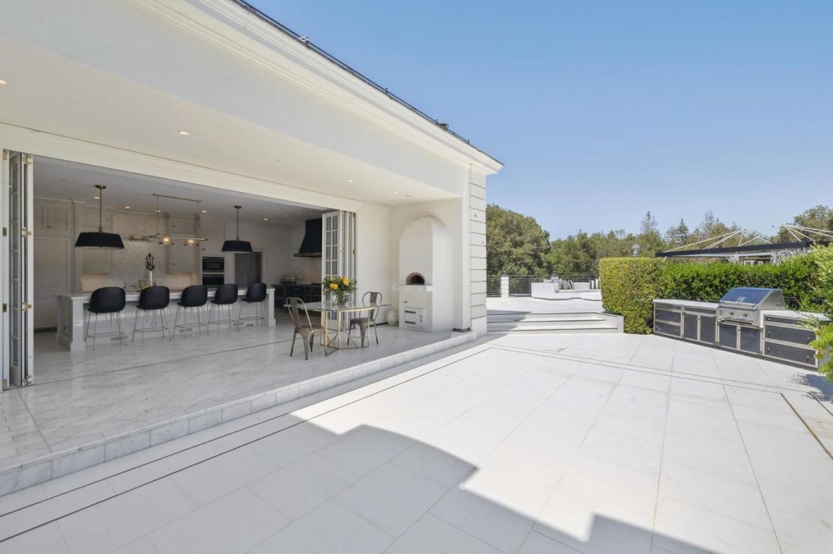 Exterior, Outdoor Kitchen