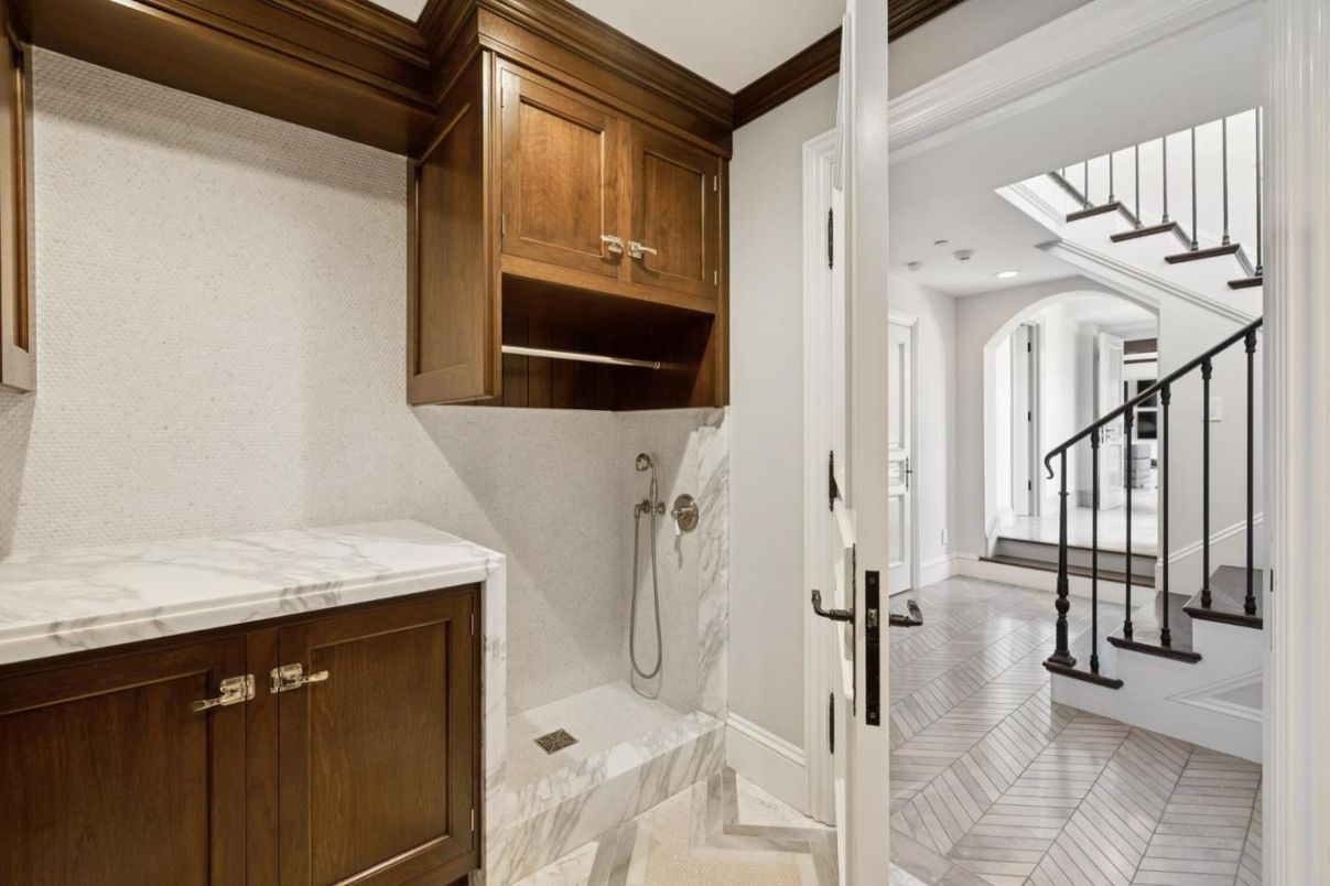 Bathroom, Interior, Recessed Lighting