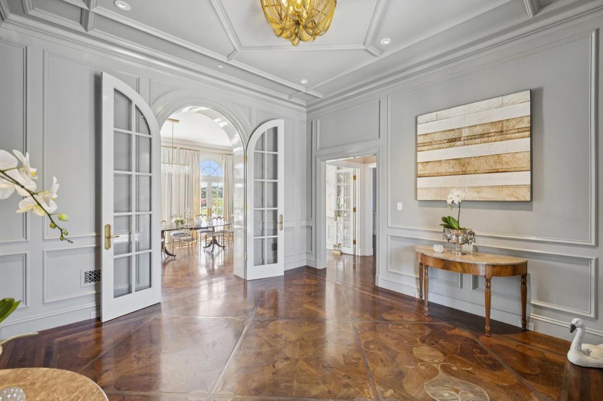 Chandelier, Interior, Recessed Lighting, Wood Texture Flooring