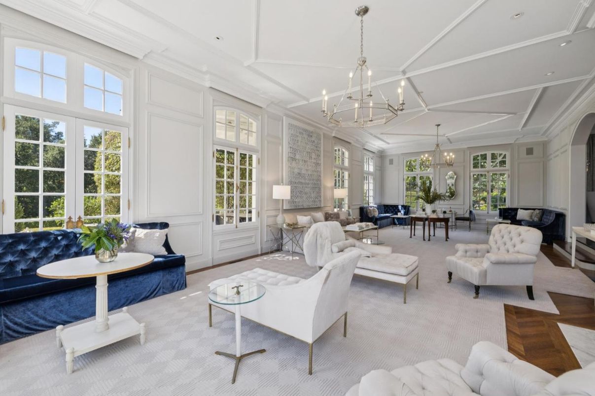 Chandelier, Dining room, Interior, Living room, Recessed Lighting, Wood Texture Flooring