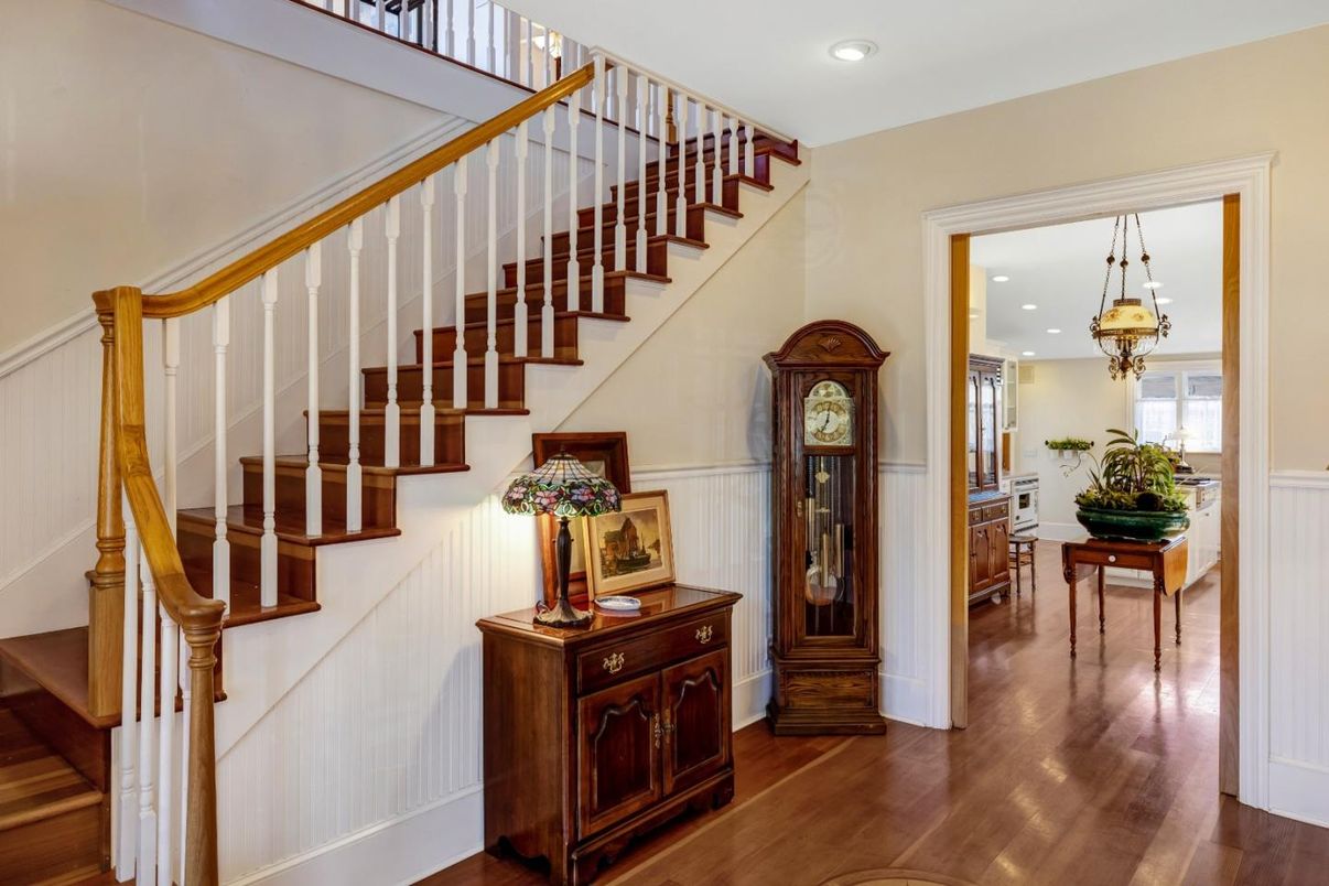 Interior, Pendant Lights, Recessed Lighting, Wood Texture Flooring