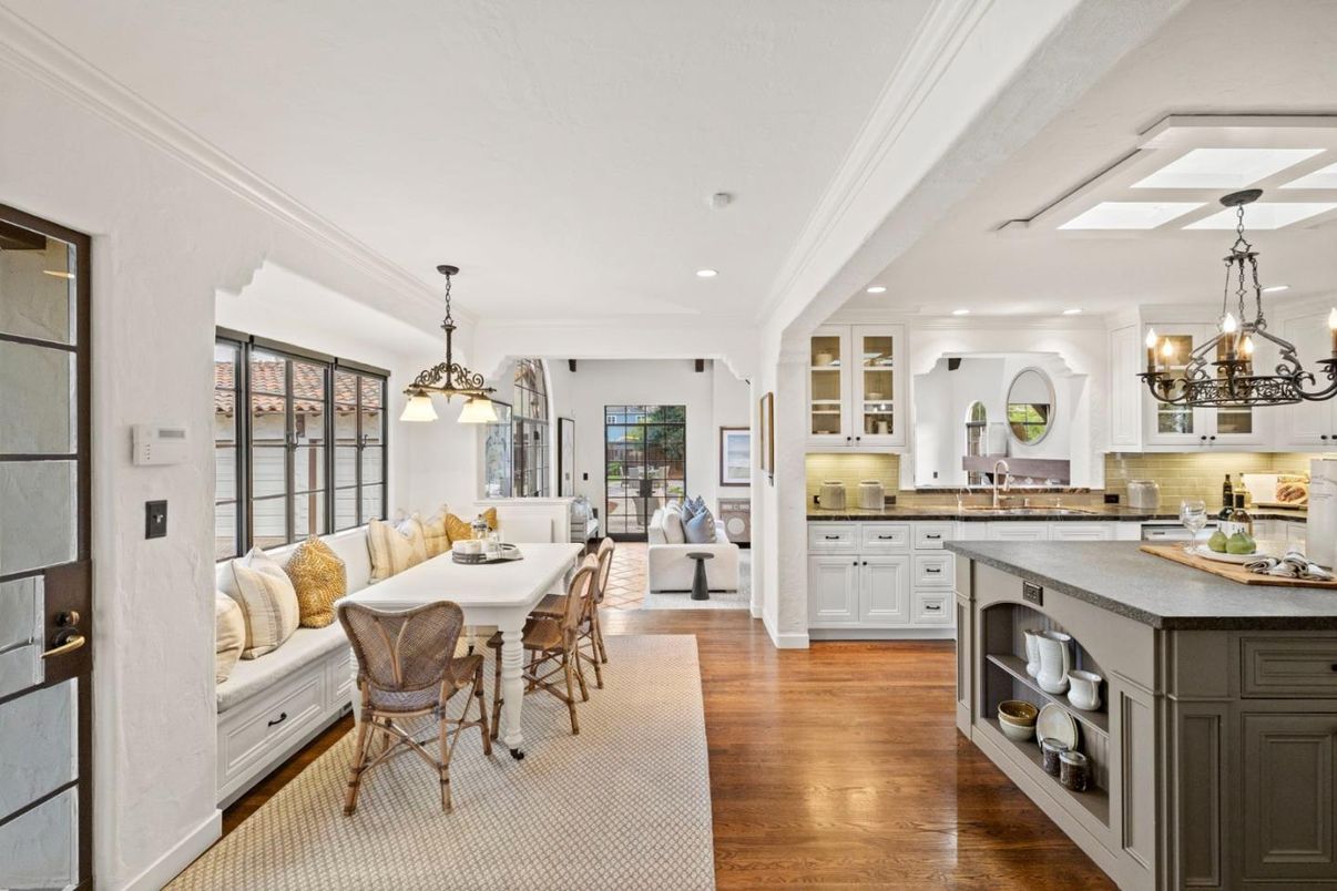 Chandelier, Dining room, Interior, Kitchen, Pendant Lights, Recessed Lighting, Wood Texture Flooring