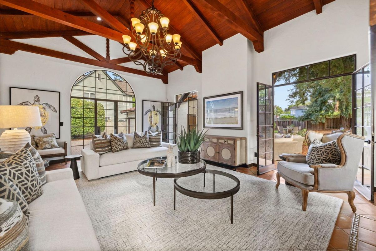 Chandelier, Interior, Living room, Recessed Lighting, Wooden Beams, Wooden Ceilings