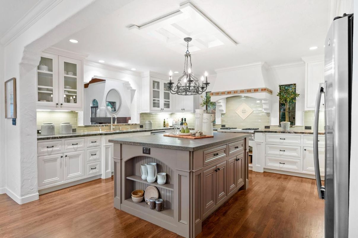 Chandelier, Interior, Kitchen, Recessed Lighting, Wood Texture Flooring