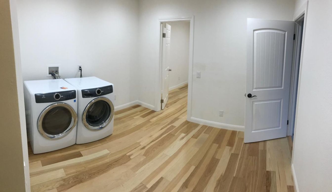 Interior, Washer, Wood Texture Flooring
