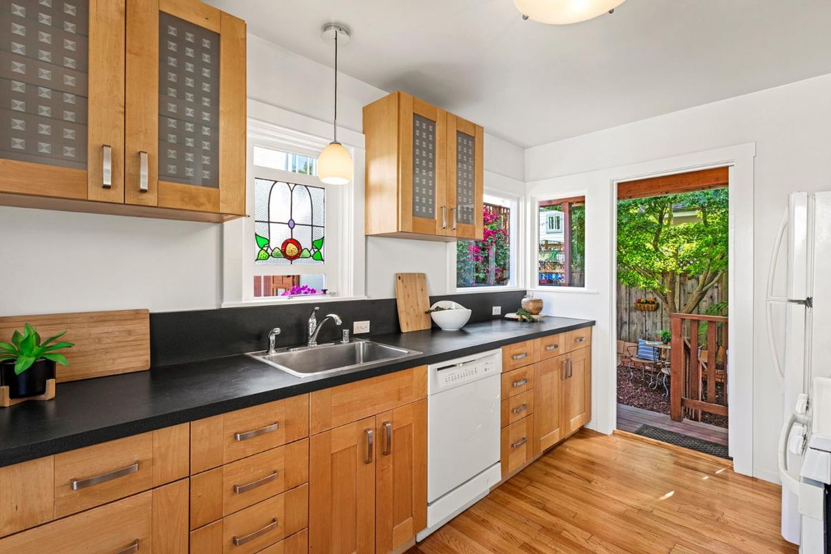 Interior, Kitchen, Pendant Lights, Wood Texture Flooring