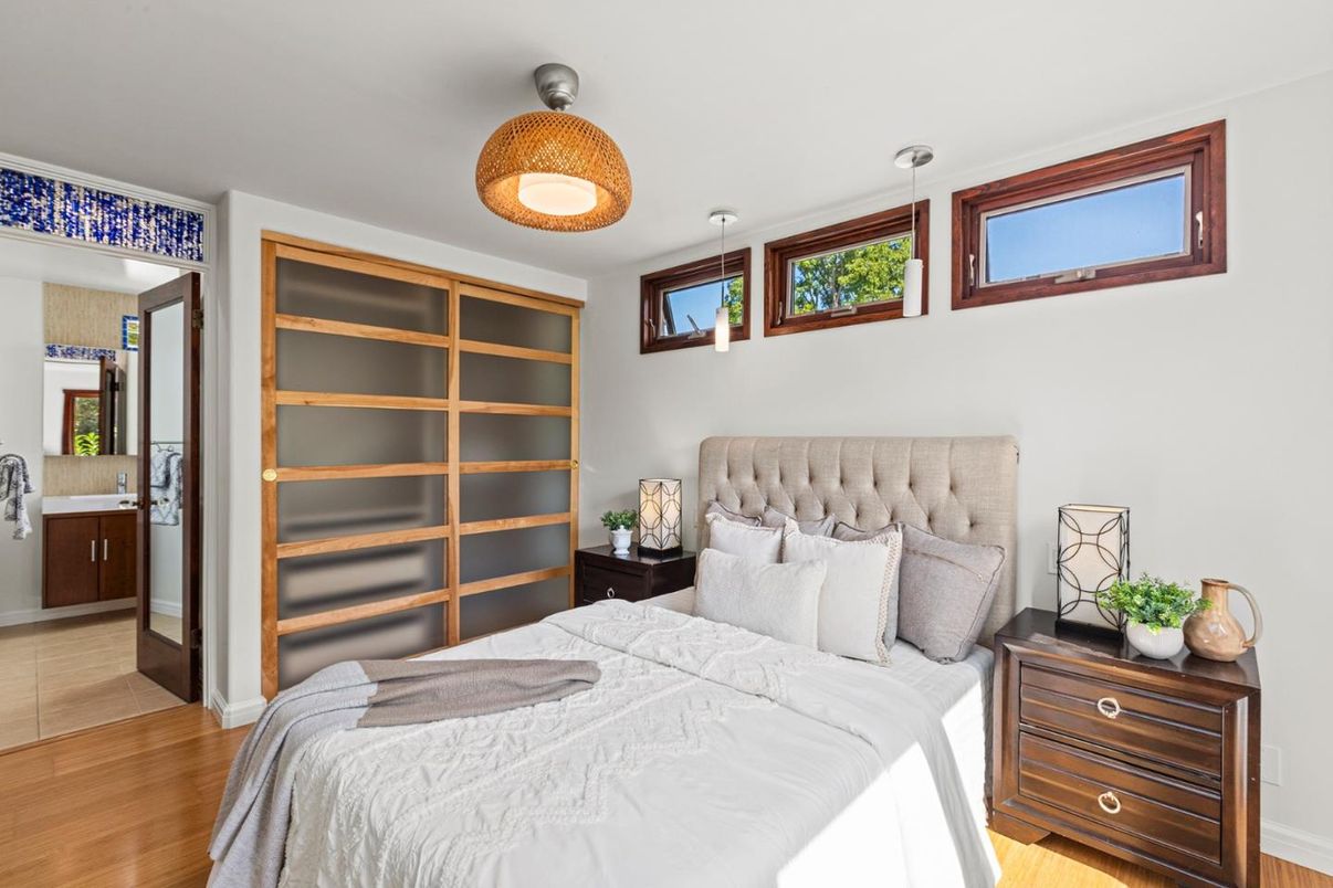 Bedroom, Interior, Pendant Lights, Wood Texture Flooring