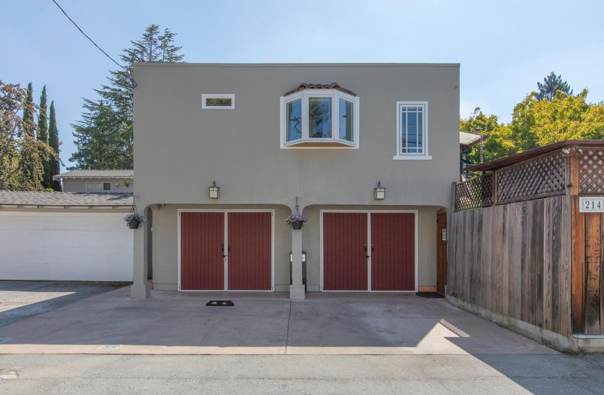 Attached, Exterior, Facade, Spanish Mediterranean