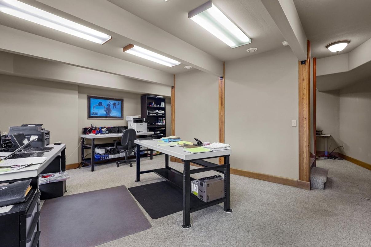 Home Office, Interior
