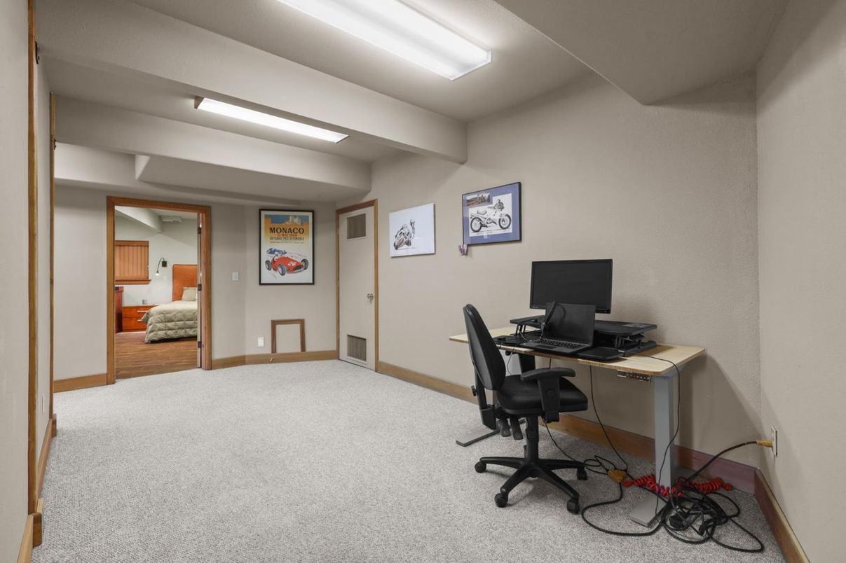 Home Office, Interior