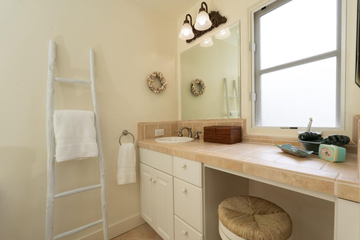 Bathroom, Interior, Tile Countertops