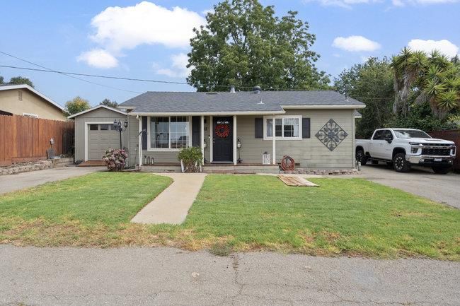 Backyard, Exterior, Facade, Ranch