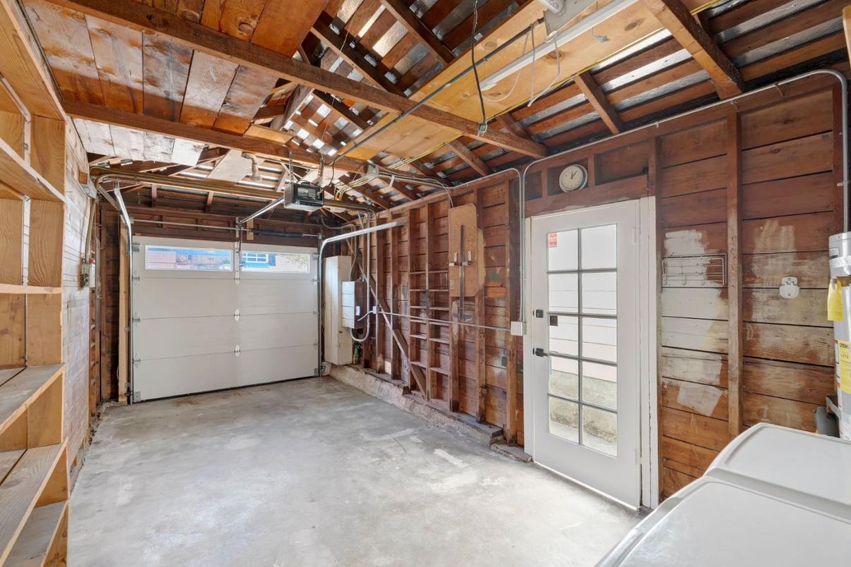 Interior, Washer, Wooden Beams, Wooden Ceilings, Wooden Walls