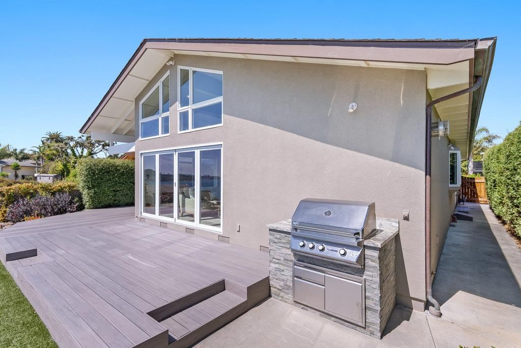 Exterior, Outdoor Kitchen