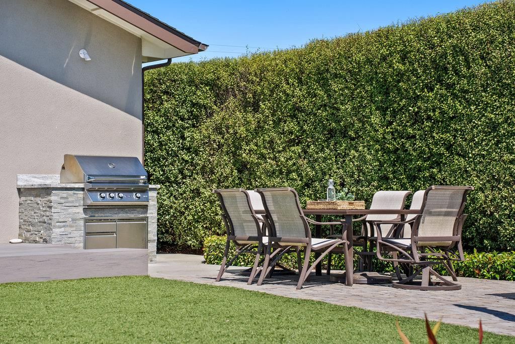 Exterior, Outdoor Kitchen