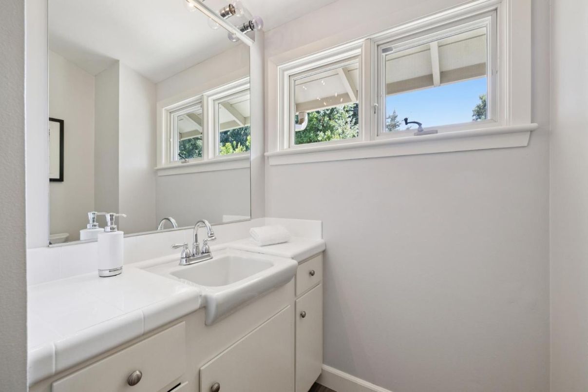 Bathroom, Interior, Tile Countertops