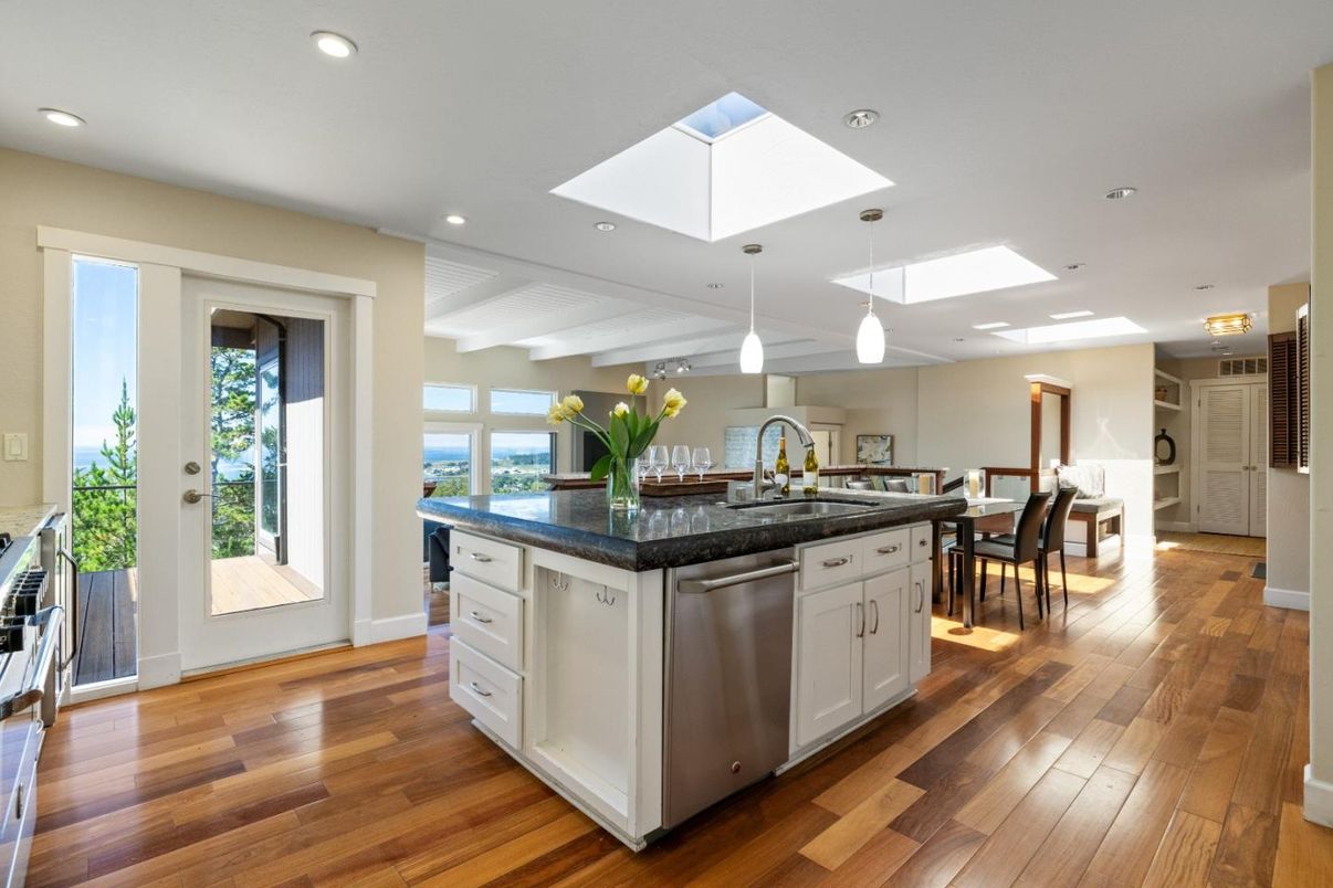Dining room, Interior, Kitchen, Pendant Lights, Recessed Lighting, Wood Texture Flooring