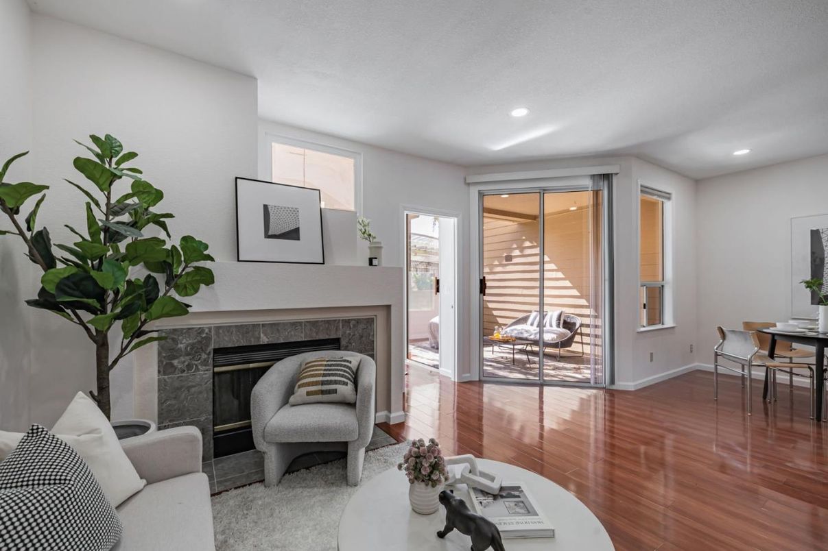 Dining room, Fireplace, Interior, Recessed Lighting, Wood Texture Flooring