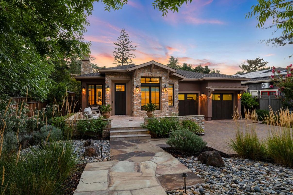 Exterior, Facade, Ranch