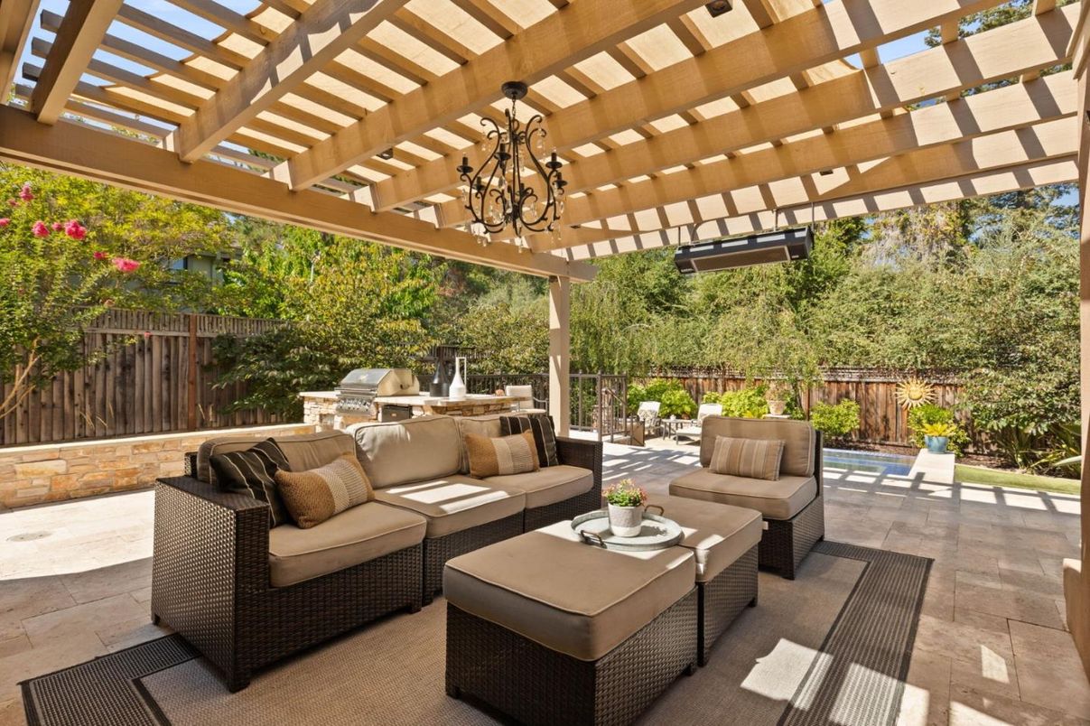 Exterior, Outdoor Kitchen