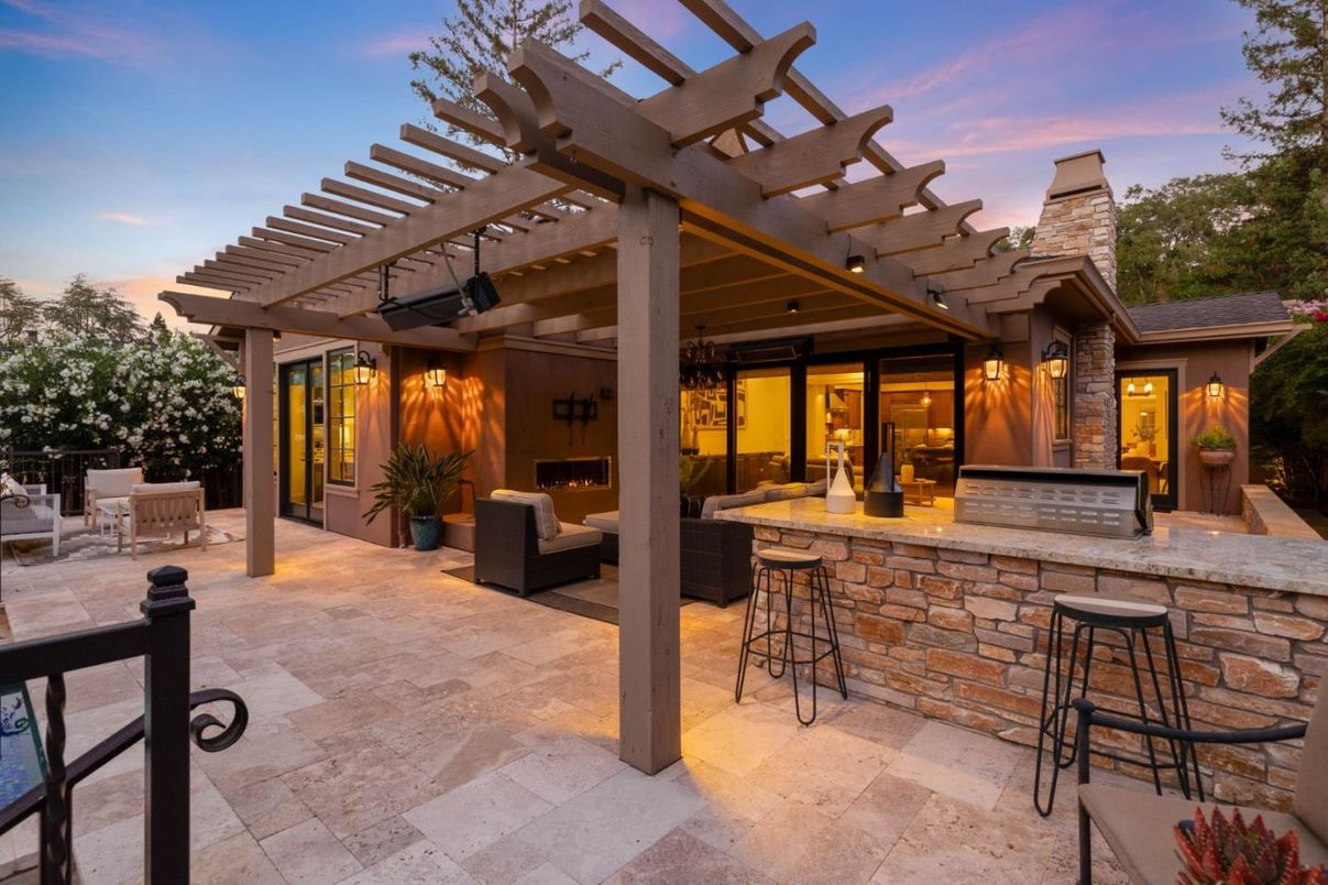 Exterior, Outdoor Kitchen