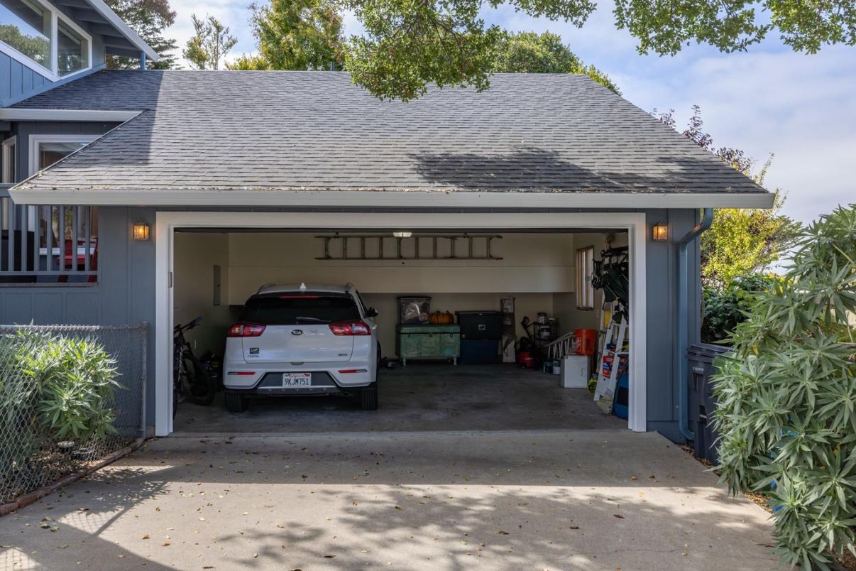 Detached Garage, Exterior
