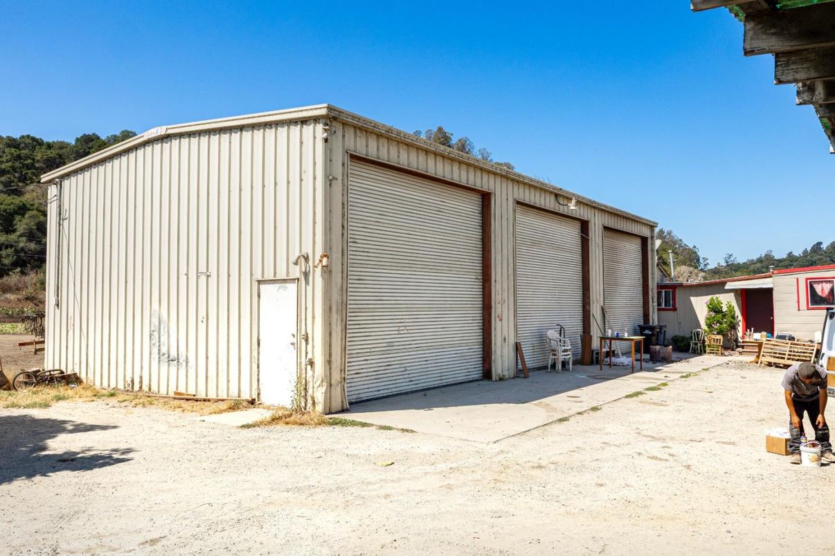 Detached Garage, Exterior