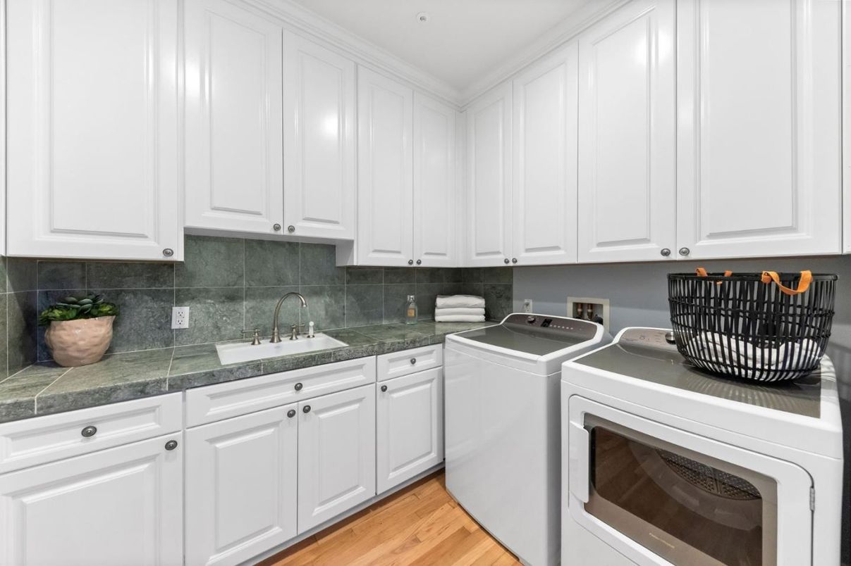 Interior, Washer, Wood Texture Flooring
