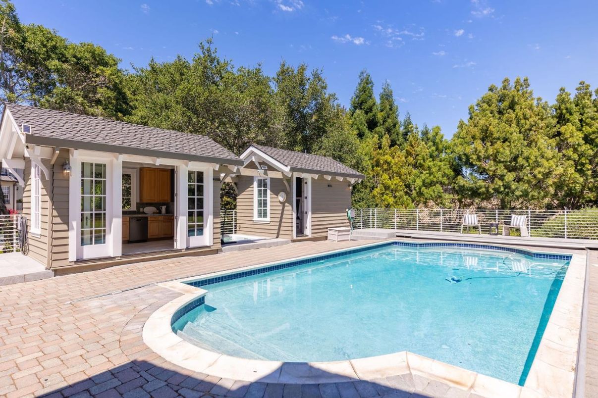 Exterior, Pool