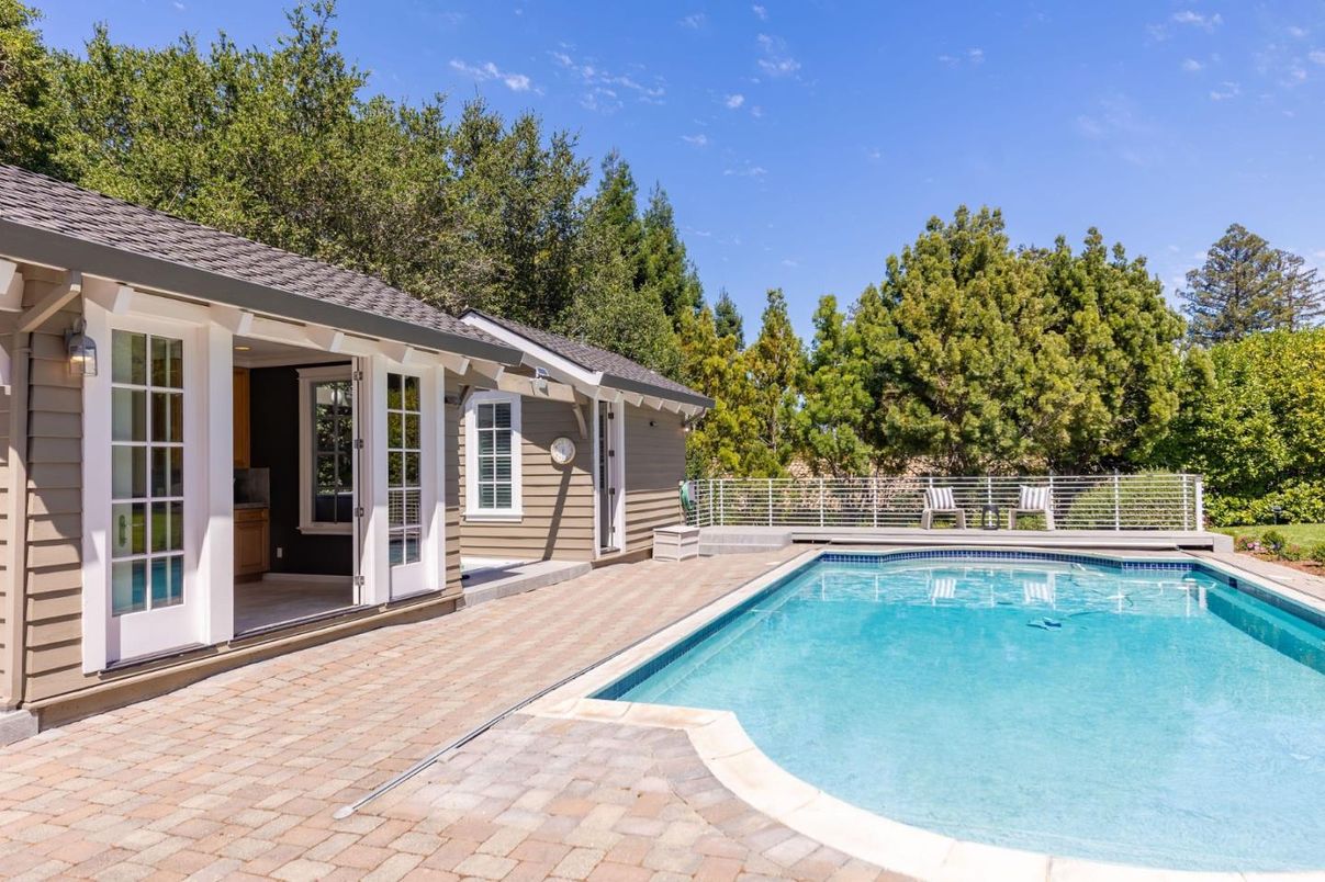 Exterior, Pool