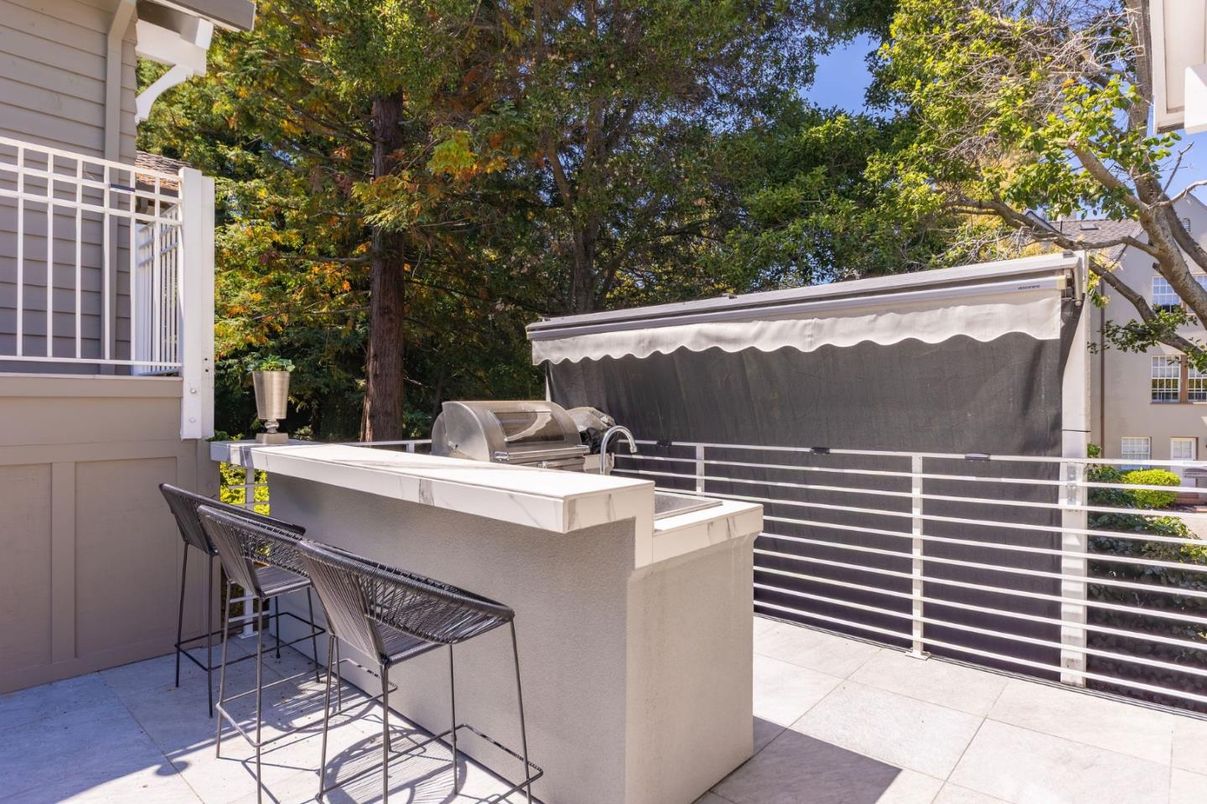 Exterior, Outdoor Kitchen