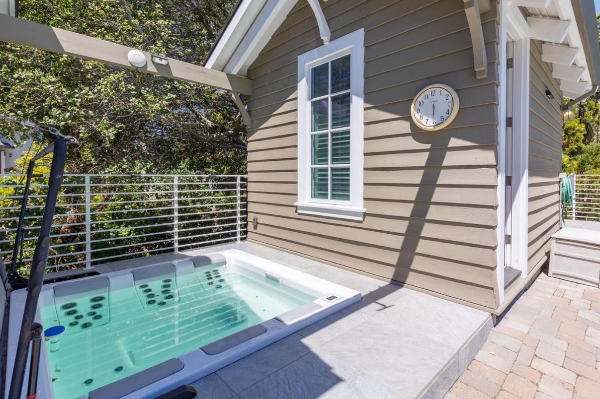 Exterior, Hot Tub