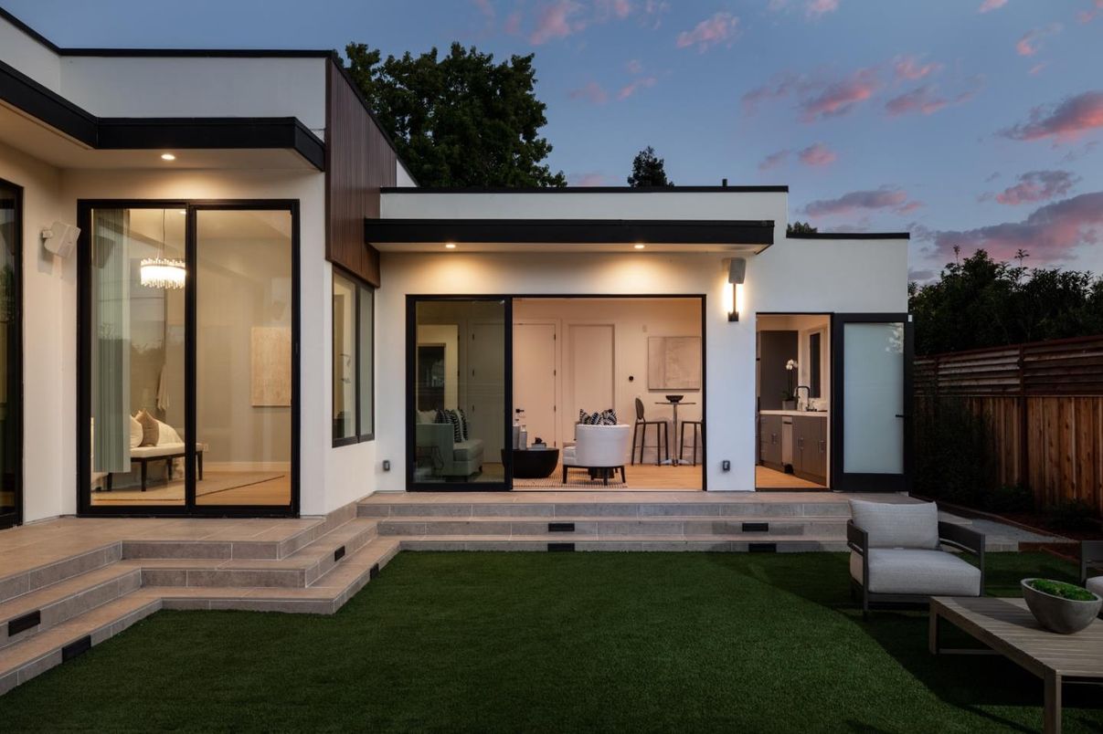 Backyard, Exterior, Facade, Modern