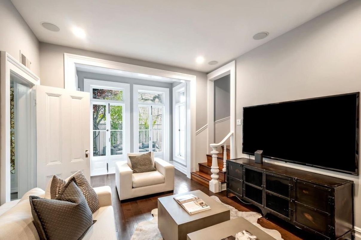 Interior, Living room, Recessed Lighting, Wood Texture Flooring