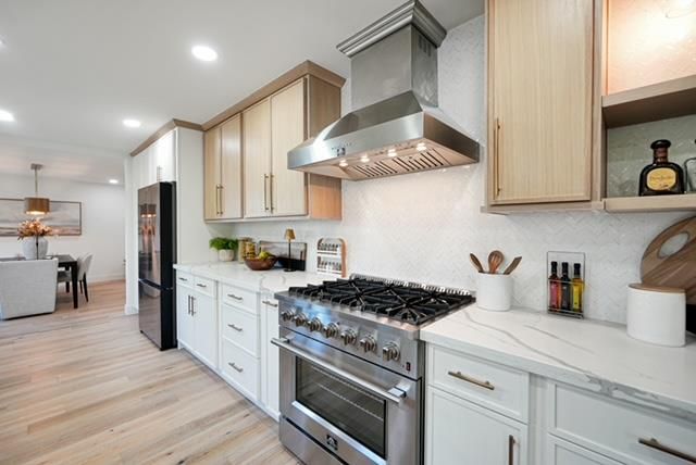 Chandelier, Dining room, Interior, Kitchen, Recessed Lighting, Stainless Steel Appliances, Wood Texture Flooring