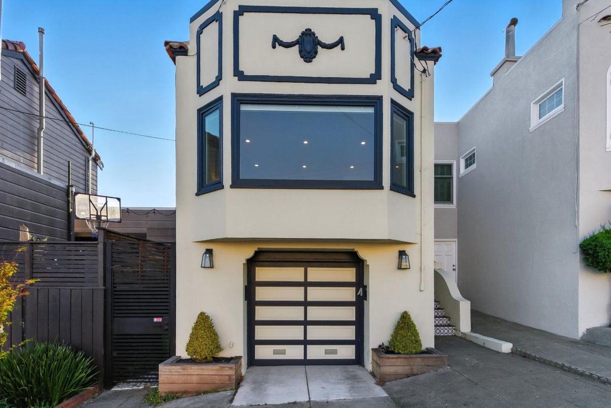 Attached, Exterior, Facade, Modern