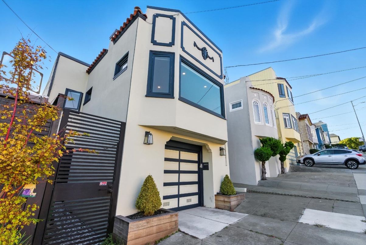 Attached, Exterior, Facade, Modern